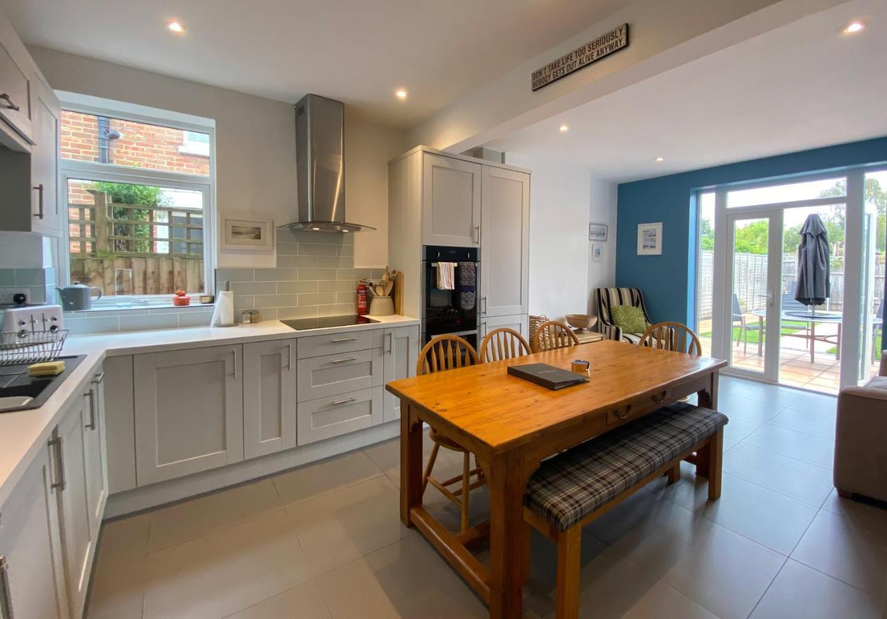 Charming 3 Bed House And Garden, Pet Friendly Villa บอร์นมัธ ภายนอก รูปภาพ