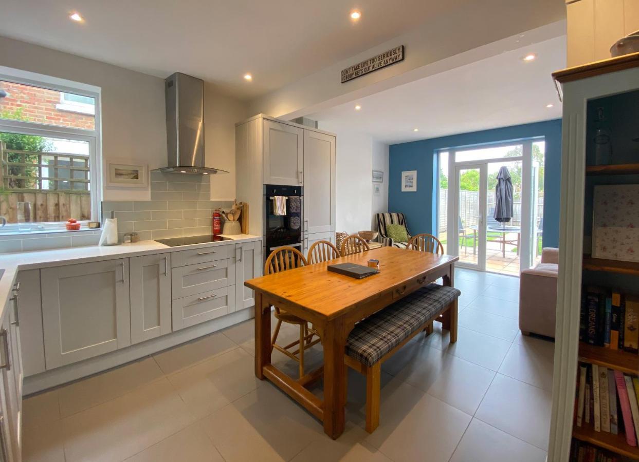 Charming 3 Bed House And Garden, Pet Friendly Villa บอร์นมัธ ภายนอก รูปภาพ